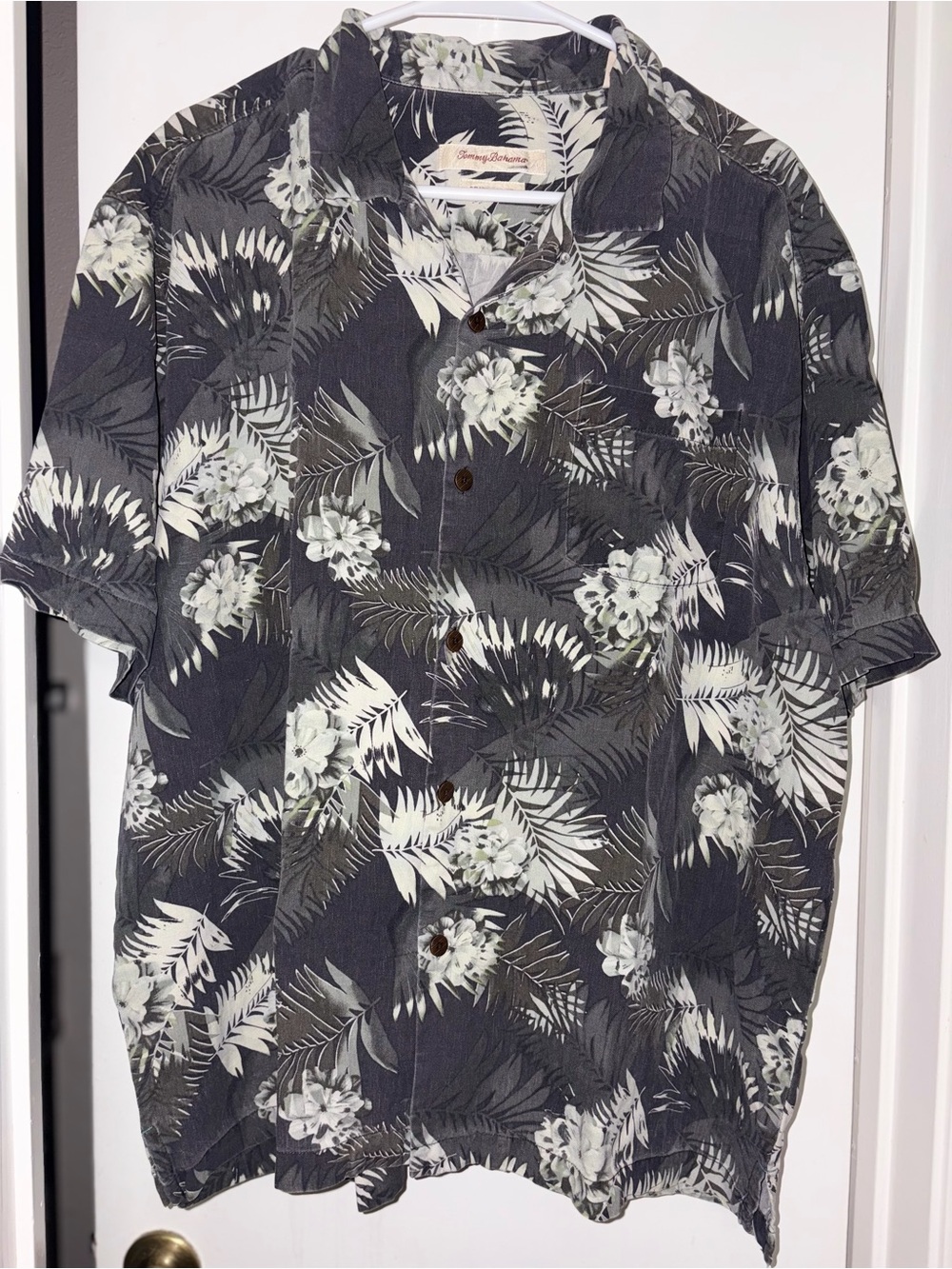 Tommy Bahama Shirt Mens XL Gray Silk Floral Tropical Hawaiian Camp Original Fit